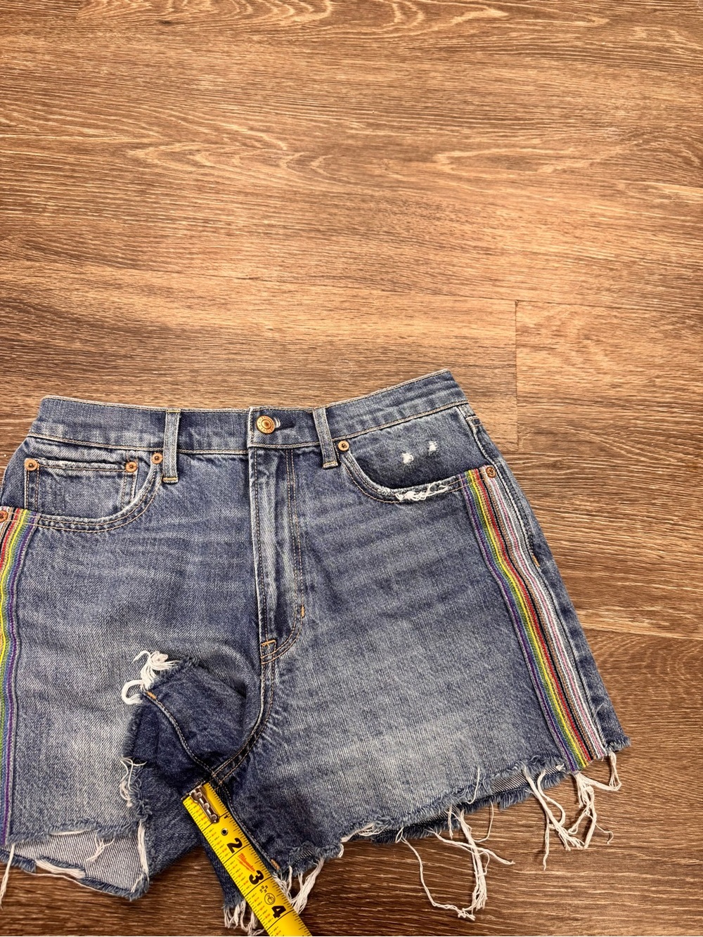 American Eagle Pride Rainbow Side Stripe Denim Cutoff Shorts Size 6 - Picture 6 of 6